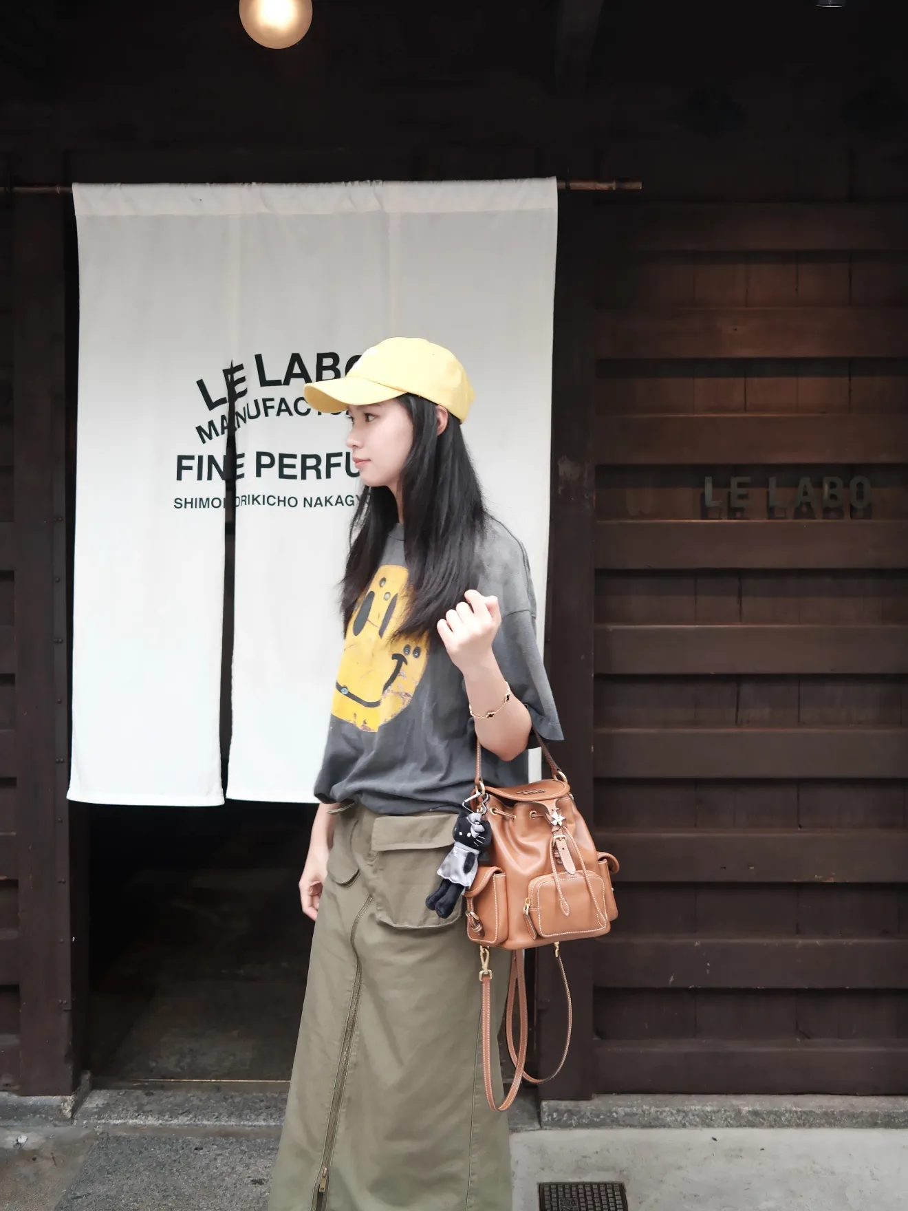 ❥8036#P140 Saint Mxxxxxx ✖️KLF New Old Smiley Face Made of double-yarn double-ply cotton batik fabric 290g, comfortable and breathable to wear. Stiff silhouette, full of street feel, loose fit. Craftsmanship: semi-water slurry printing + graffiti + spray coding, batik and wash. Size: (S-M-L-XL) Color: Washed black